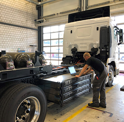 Wasserstoff-LKW in der Werkstatt