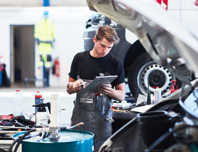 Reparatur eines Lieferwagens