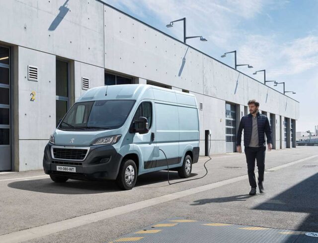 PEUGEOT_BOXER_2006KL002_1920x1080-640x490