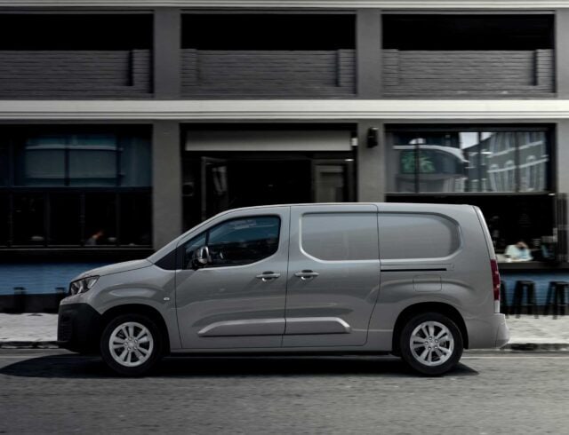 PEUGEOT_PAR_2021_051_FR_2030_1700-640x490