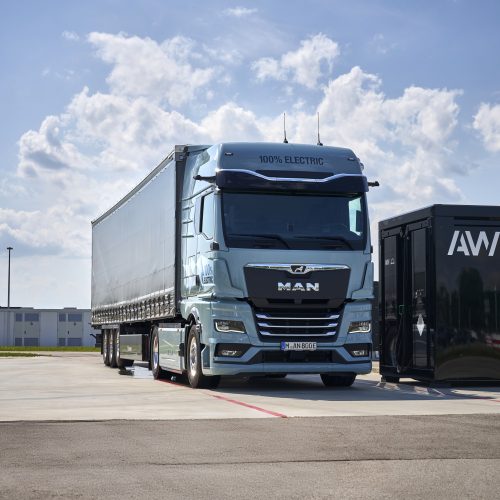 eTruck_charging_2-500x500